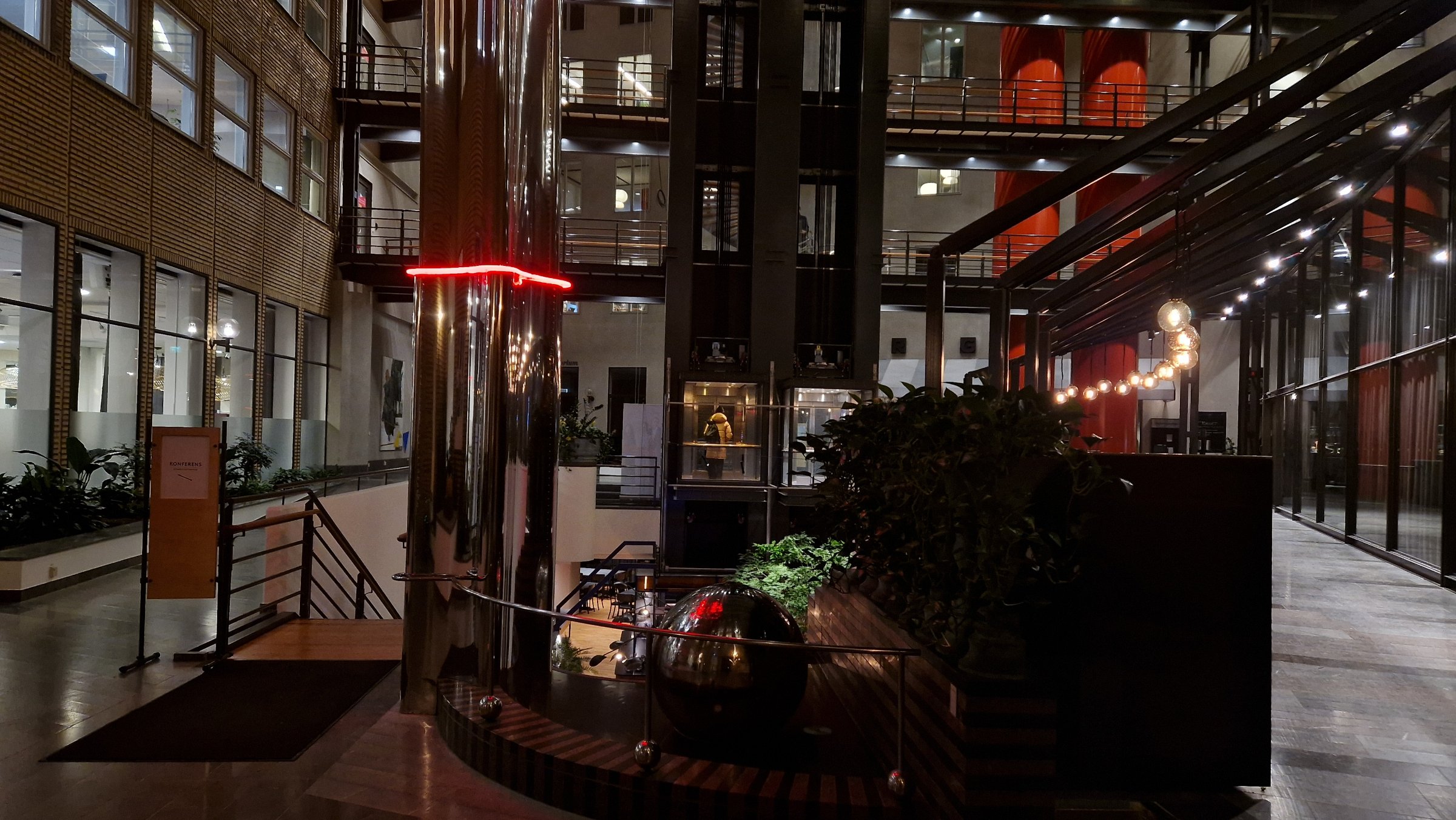 Bonniers kontorshus atriet – Torsgatan 21, Stockholm, 1995 — bild 16