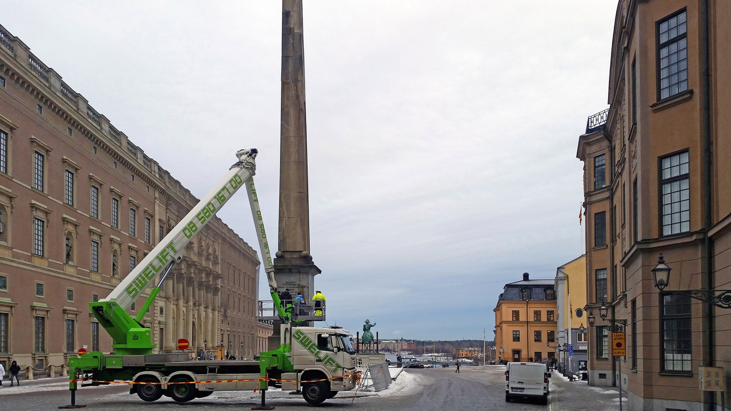"Källan" med obelisk, Bonnierhuset, atrium, Torsgatan 21, Stockholm, 1995, 2024