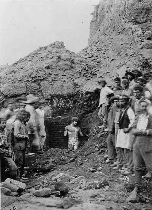 Staty av Antonius, vän till kejsar Hadrianus, funnen i Delphi, Grekland