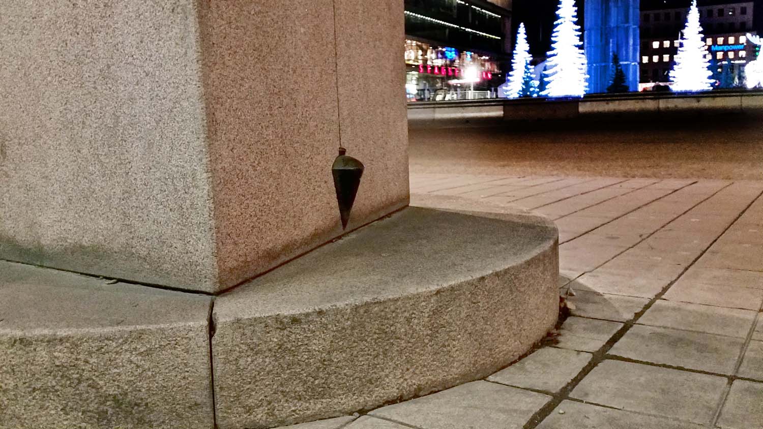 Sergels torg — Sergel monumentet, 1998