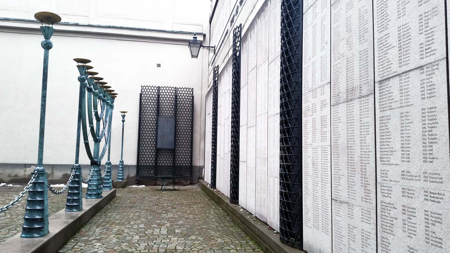 Synagoga – Förintelsemonumentet Stockholm 1998