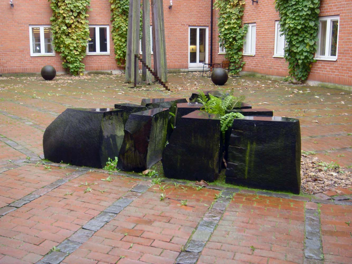 Länssjukhuset Vrinnevi – innergård Norrköping 1986