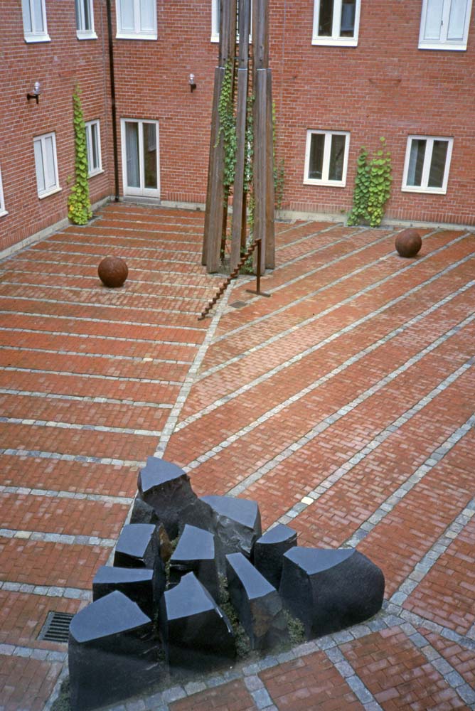 Länssjukhuset Vrinnevi – innergård Norrköping 1986