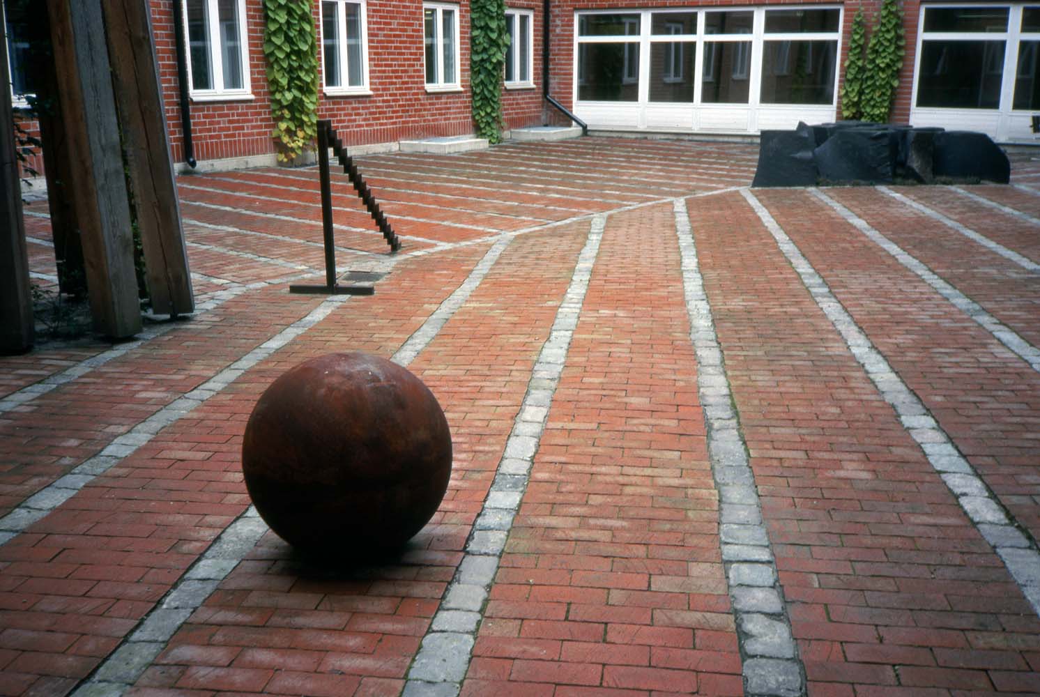Länssjukhuset Vrinnevi – innergård Norrköping 1986